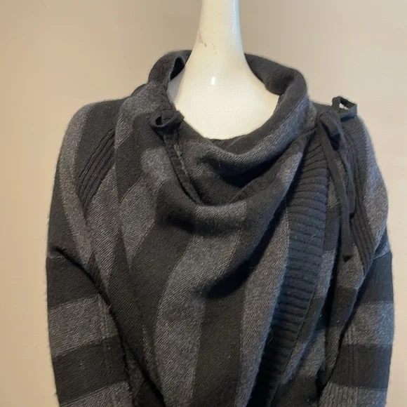 Vince Wrap Drape Front Cashmere Wool Alpaca Blend Sweater Black Gray Stripe EC M - Picture 5 of 16